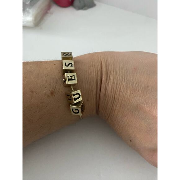 Guess charm bracelet gold tone - Picture 1 of 3